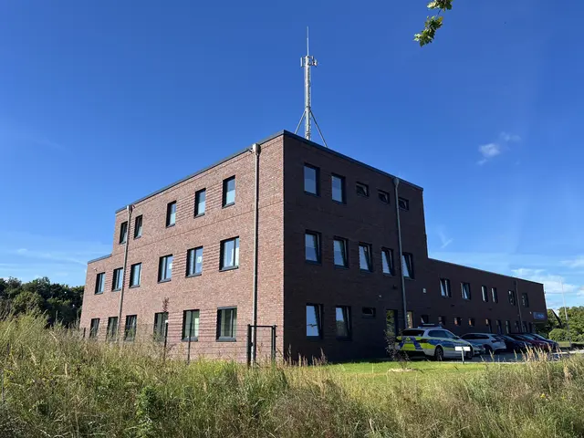 Das fertige neue Gebäude der Autobahnpolizei Maschen  | Foto: sra