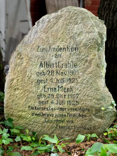 Der Gedenkstein, der an einen tragischen Blitzunfall erinnert | Foto: Privat/Kulturstiftung Seevetal