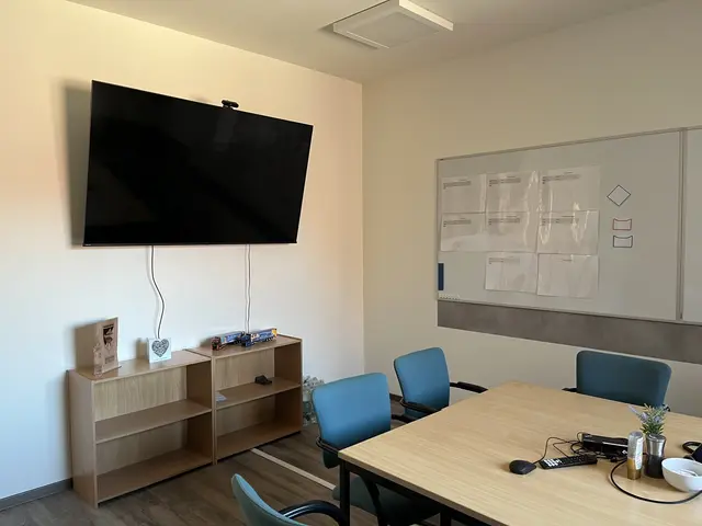 Im Lage- und Besprechungsraum können Großeinsätze besprochen werden | Foto: sra