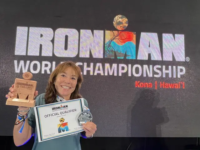 Carmen Rehkopf ist glücklich: Sie hat nicht nur in ihrer Altersklasse den Ironman gewonnen, sondern auch das Ticket für Hawaii gelöst | Foto: Rehkopf
