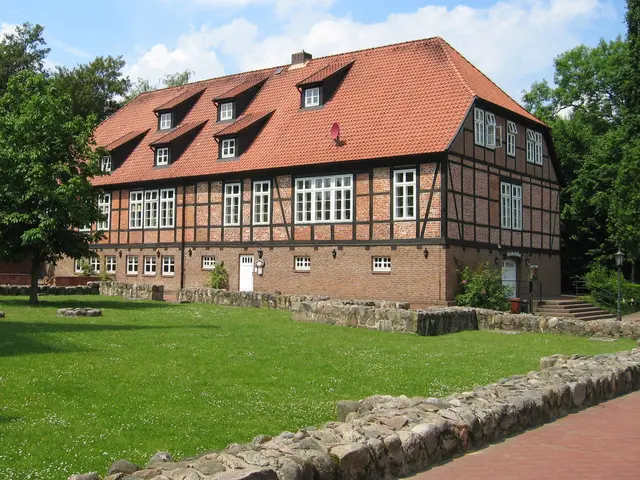 Amtshof in Harsefeld mit Klostermauern | Foto: Stadtmarketing