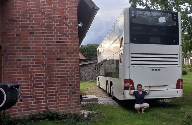 Das rollende Zuhause steht schon vor der Tür. Jetzt muss es "nur" noch ausgebaut werden | Foto: Eckhoff