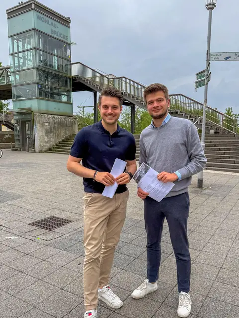 Die beiden Buchholzer Ratsherren Max Müller (li., 26) und Jonas Becker (26) setzen sich für mehr Sicherheit und Sauberkeit von Buchholz ein | Foto: CDU
