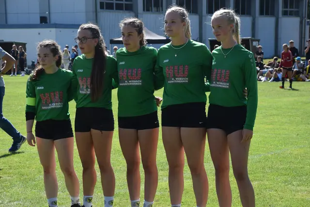 Freude über Platz 5 bei der DM bei den U 18-Mädchen. | Foto: Foto: Verein