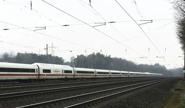 Für einen ICE endete die Fahrt von Hamburg nach München jetzt unerwartet bei Stelle | Foto: Niefind