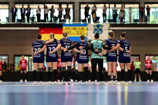 Geschlossene Mannschaft in der neuen Halle Nord | Foto: Felix Schlikis