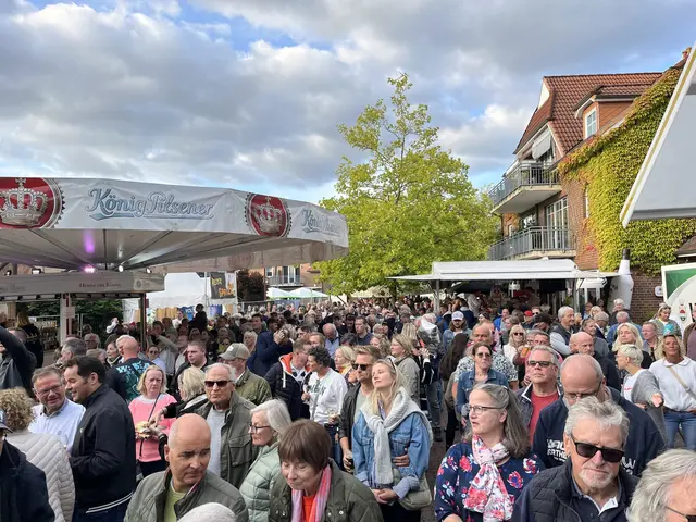 Auf der Matthies-Bühne wird den Besuchern ein#+abwechslungsreiches Programm geboten | Foto: sra