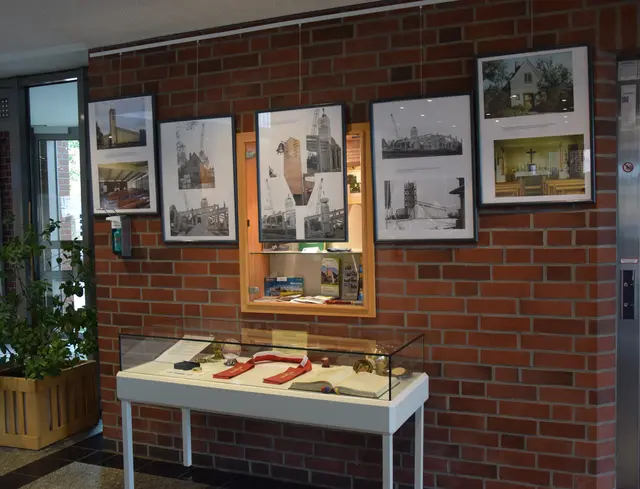 Die neue Ausstellung erinnert an den eindrucksvollen Bau der Kirche St. Michael in Harsefeld | Foto: Samtgemeindearchiv