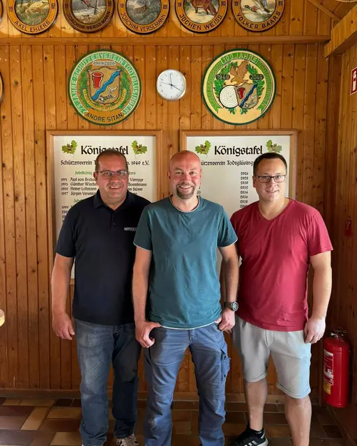 Im Schießstand (v. li.): Joachim Gerth , Sebastian Hüter und Mirko Holste | Foto: Schützenverein Todtglüsingen