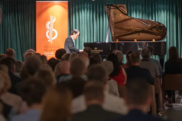 Haiou Zhang entführte das Publikum mit technischer Präzision und Tiefe in neue Klangwelten am Klavier | Foto: Stackmann