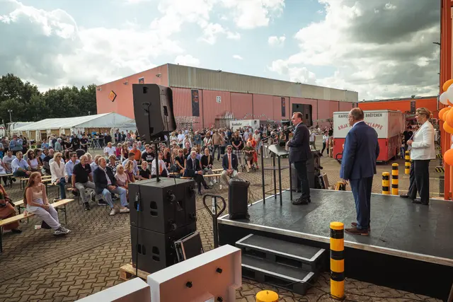 Bürgermeister André Wiese bei seiner Ansprache zum Jubiäum | Foto: Feldbinder Spezialfahrzeugwerke GmbH