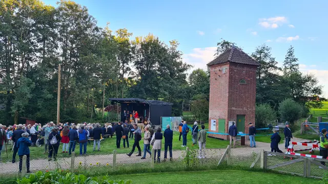 Buntes Rahmenprogramm - rund 1.000 Fördervereinsmitglieder feiern beim Fördervereinsfest mit. | Foto: FLMK