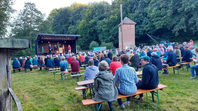 Rund 1.000 Fördervereinsmitglieder feiern beim Fördervereinsfest mit. | Foto: FLMK