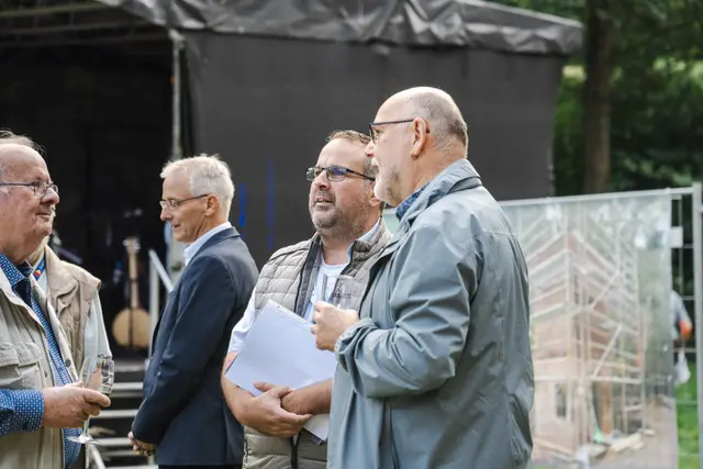 Jan Bauer im Gespräch | Foto: nw