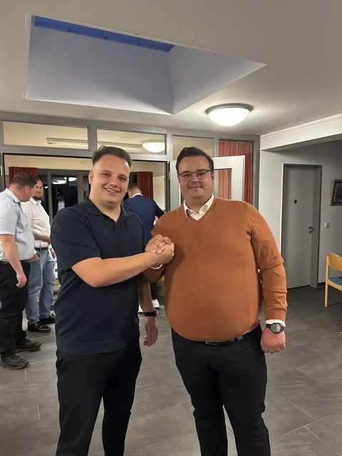 Der neue Vorsitzender der Jungen Union im Regionalverband Buxtehude, Altes Land und Geest Sven Ehlerding (li.) löst Mirco Dawideit ab | Foto: Junge Union Buxtehude – Altes Land – Geest