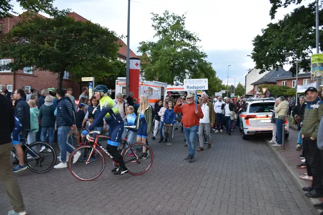 Die Radsportabteilung von Blau-Weiss Buchholz | Foto: Axel-Holger Haase