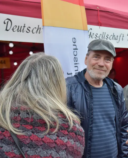 Buchholz' ehemaliger Pressesprecher Heinrich Helms am Stand der Deutsch-Polnischen Gesellschaft | Foto: Axel-Holger Haase