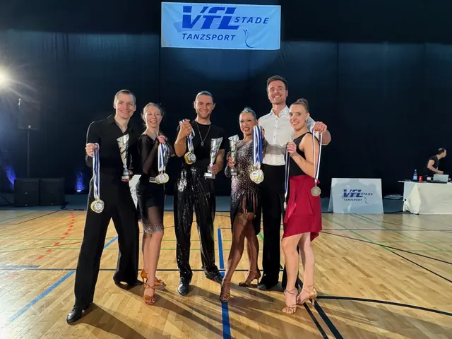 Erfolgreiche Tanzpaare des VfL Stade (v.li.): Paavo Becker, Raja Oddoy, Patrick Schuck, Saskia Schubert, Eiko Heckel und Rebecca Westphal | Foto: VfL Stade Tanzsport