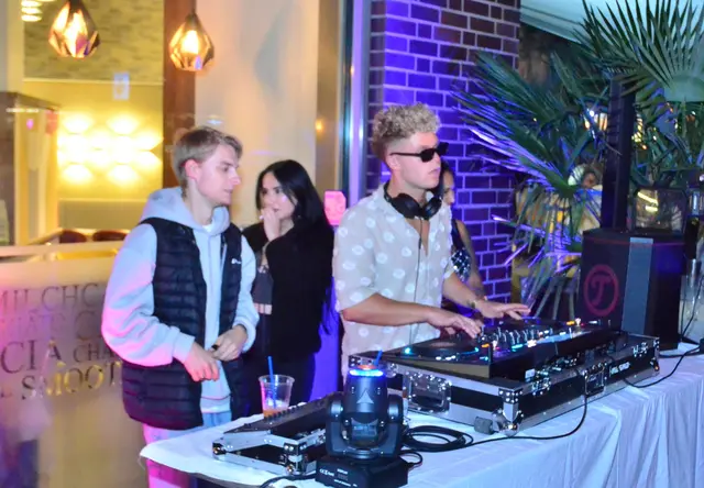 In der Fußgängerzone gab es Musik vom DJ | Foto: André Welle