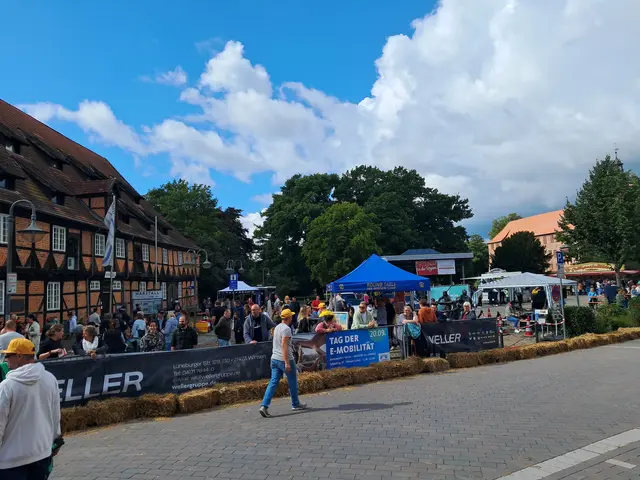 Hunderte Zuschauer jubelten den Fahrern an der Strecke zu | Foto: Anika Werner