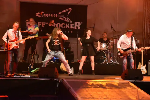 Die Hafenrocker aus Buchholz auf der EMPORE-Teich-Bühne | Foto: Axel-Holger Haase