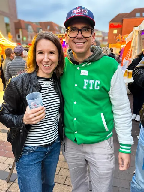 Wirtschaftsrunde Treff am Freitag in bester Stadtfest Atmosphäre: Christine WIldemann und Jochen Manske | Foto: cku