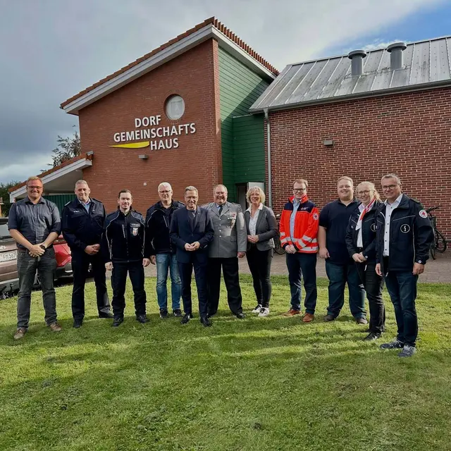 Vertreter verschiedener Organisationen waren der Einladung nach Balje gefolgt | Foto: Landkreis Stade