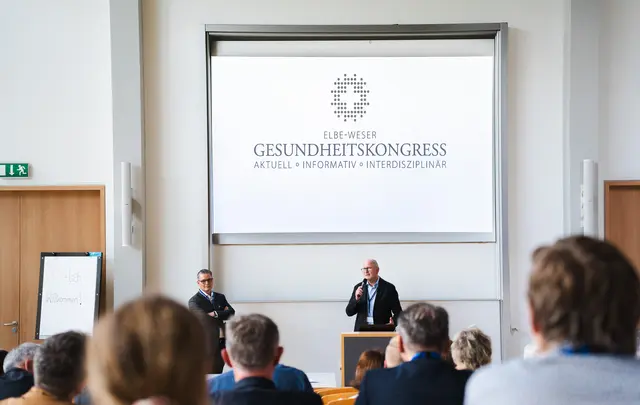 Im Hörsaal der PFH Hansecampus Stade referierten Expertinnen und Experten aus Medizin und Pflege | Foto: Elbe KLiniken