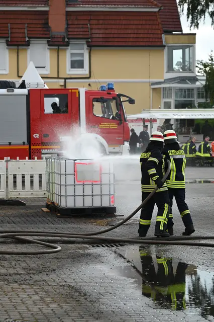  Auch ein Löschangriff wurde simuliert | Foto: Landkreis Stade / Daniel Beneke