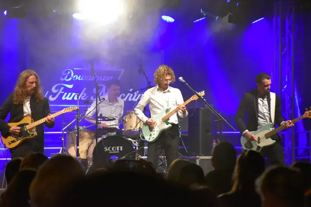 Funky Music gab's von der Downtown Funk Machine auf dem Peets Hoff | Foto: Axel-Holger Haase