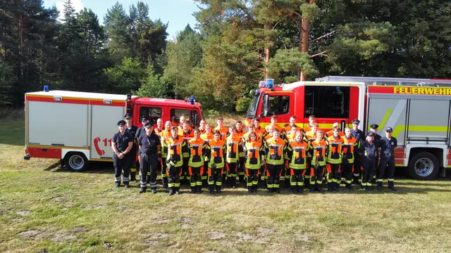 In einer mehrmonatigen Ausbildung haben jetzt 29 junge Feuerwehrleute aus der Gemeinde Seevetal ihre Einsatzbefähigung erhalten | Foto:  Leon Halfmann / FF Maschen