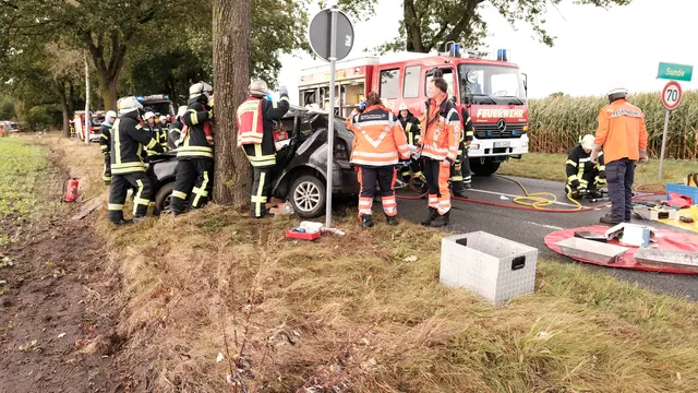 Die Rettung des Verunglückten gestaltete sich nicht einfach | Foto: Rolf Hillyer-Funke und Frank Ewald/ FFW SG Oldend.-Himmelpf.