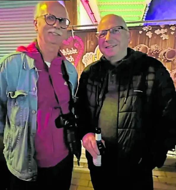 Auch das WOCHENBLATT war natürlich dabei: PR-Redaktionsleiter Axel-Holger Haase (li.) hörte sich mit Thorsten Philip (Anzeigendisposition) viele Band an  | Foto: cku