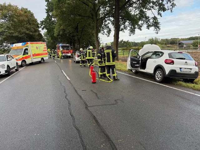 Zur Unfallstelle auf der B73 kurz vor Düdenbüttel rückten Einsatzkräfte aus drei Ortsfeuerwehren aus | Foto: Frank Ewald, Feuerwehren SG Oldendorf-Himmelpforten