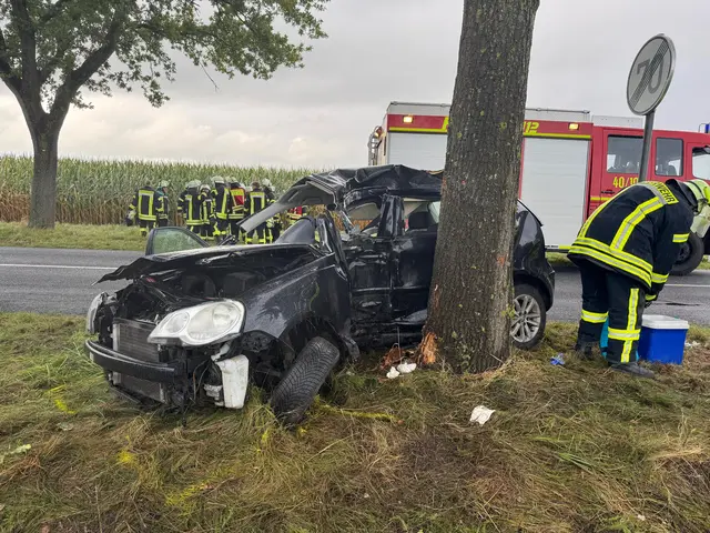 Die Fahrerseite war komplett eingedrückt | Foto: Polizei