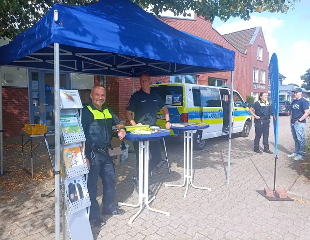 Infostand der Polizei | Foto: Schnackenberg