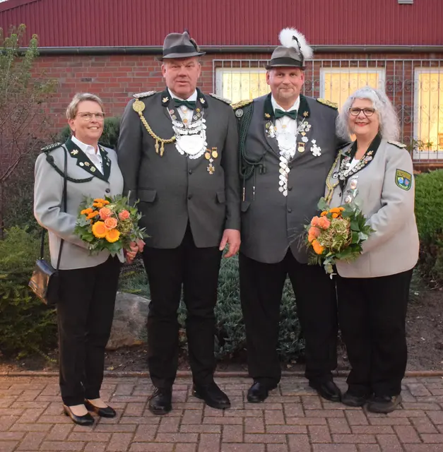 Der amtierende Vizekönig Kai Greußlich (re.) mit Ehefrau Nicoletta (re.) und dem Adjutantenpaar Hans-Peter und Anja Meier | Foto: SVNW/Martens