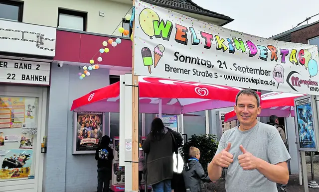 Carsten Reck, Betreiber des Buchholzer Movieplexx-Kinos, freute sich über die vielen Besucher | Foto: Axel-Hpolger Haase