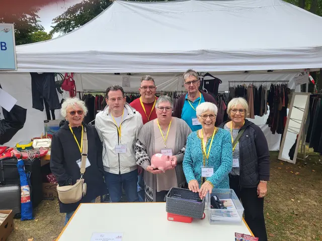 Waren anlässlich des zehnjährigen Jubiläums ihrer Einrichtung dabei (v. li.): Heike Stark, Carel Fritz, Sven Hoffmann, Birgit Lubig, Gabriele Ortleb und Andrea Lübberstedt von der Versorgungsstelle "InterZOB" | Foto: ce