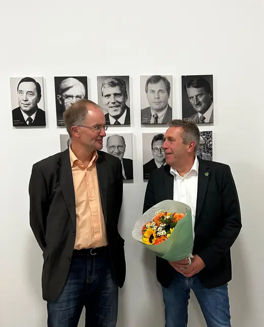 Der SPD-Ortsvereinsvorsitzende Stefan Schimkatis (li.) sagt Timo Gerke seine Unterstützung zu | Foto: SPD Lühe