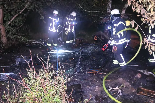 Trotz des Eingreifens der Feuerwehr brannte der Schuppen vollständig nieder | Foto: Freiwillige Feuerwehr  der Samtgemeinde Salzhausen