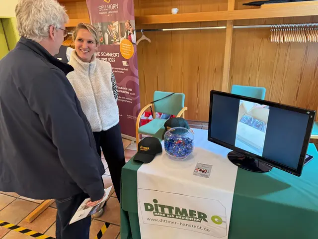 Luise Steinkraus (Dittmer)  im Gespräch mit Rainer Dodenhoff (WOCHENBLATT) | Foto: WOCHENBLATT/cku