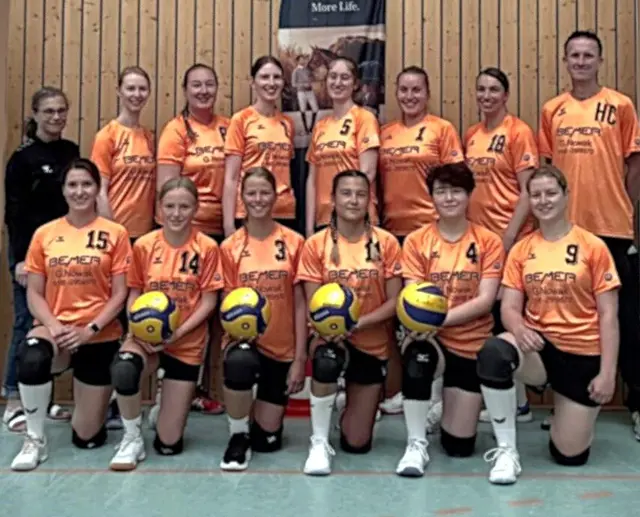 Das Team des TSV Auetal startete mit zwei Auftaktsiegen in die neue Saison der Volleyball-Bezirksklasse der Frauen | Foto: TSV