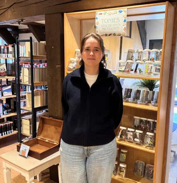 Medienpädagogin Clara von der Heydt verstärkt seit August das Team der Stadtbücherei | Foto: Stadt Winsen