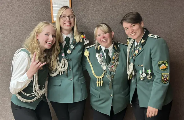 Die Vizeköniginnencrew (v. li.): Marie Lünsmann, Carina Matthies, Lea Heins und Jasmin Lüdemann | Foto: Schützenverein Otter