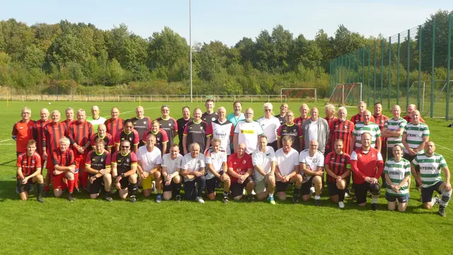 Gruppenfoto aller Teilnehmer des Bezirksturniers | Foto: U. Vergin