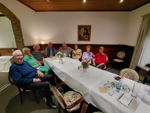 V. li.: Heinz Oswald, Traute Ott (geb. Gerke), Margot Kamf (geb. Leder), Eberhard Wenzin, Gerhard Lucht, Gretel Fuchs (geb. Nowak), Monika Hein (geb. Nielacny) und Ulla Schülein (geb. Stöver) | Foto: privat