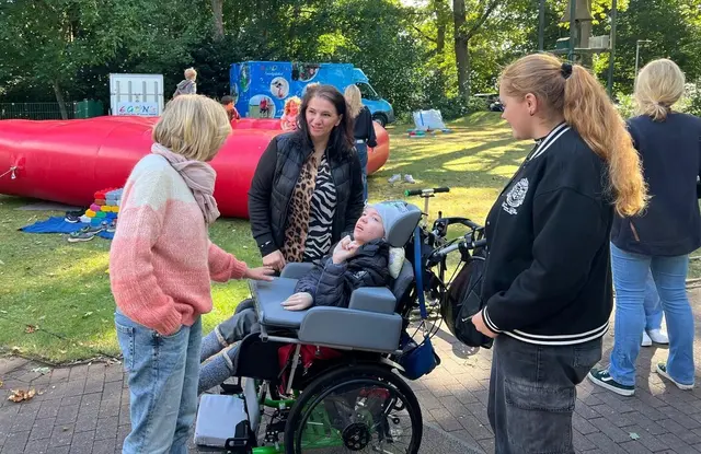 Familienfest Gespräch mit Familie | Foto: Ambulanter Hospizdienst Winsen