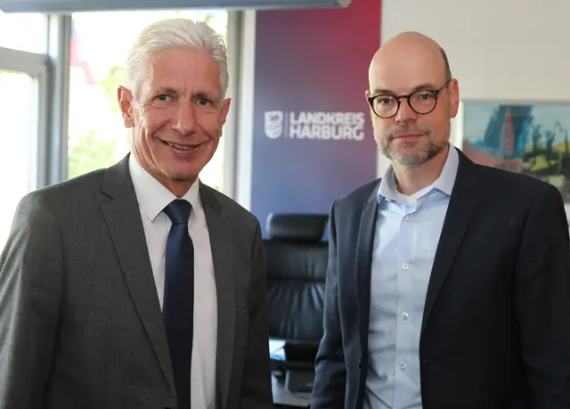 Landrat Rainer Rempe stellte den neuen ITK-Leiter Jan Gottschalk vor | Foto: Landkreis Harburg