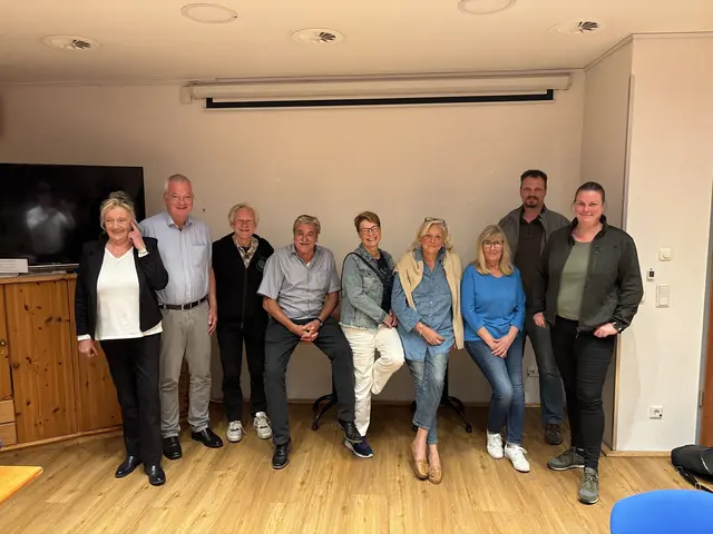 Der neue Vorstand (v. li.): Doris Metternich (Schriftführerin), Dr. Uwe Gaßmann (Beirat), Claudius Pyka (Schatzmeister), Rolf Schekerka (erster Vorsitzender), Petra Kaniuth (Kassenprüferin), Susan Dammann (Kassenprüferin) Judith Hein (Beirat), Nicolas Schacht (Beirat) und Sarah Fairway (zweite Vorsitzende) | Foto: Tierschutzverein